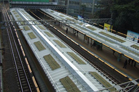 東日本旅客鉄道（株）　東京支社 四ツ谷駅　ホーム屋根の緑化